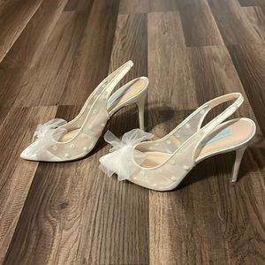 White heels with bow